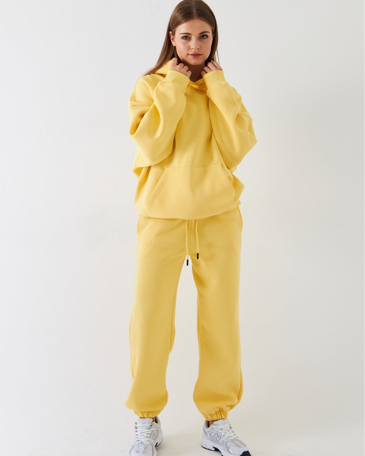 Oversize Unisex Eşofman Takımı Sarı – Basic, 3 İplik Şardonlu Polar; Kapüşonlu Üst, Lastikli Alt