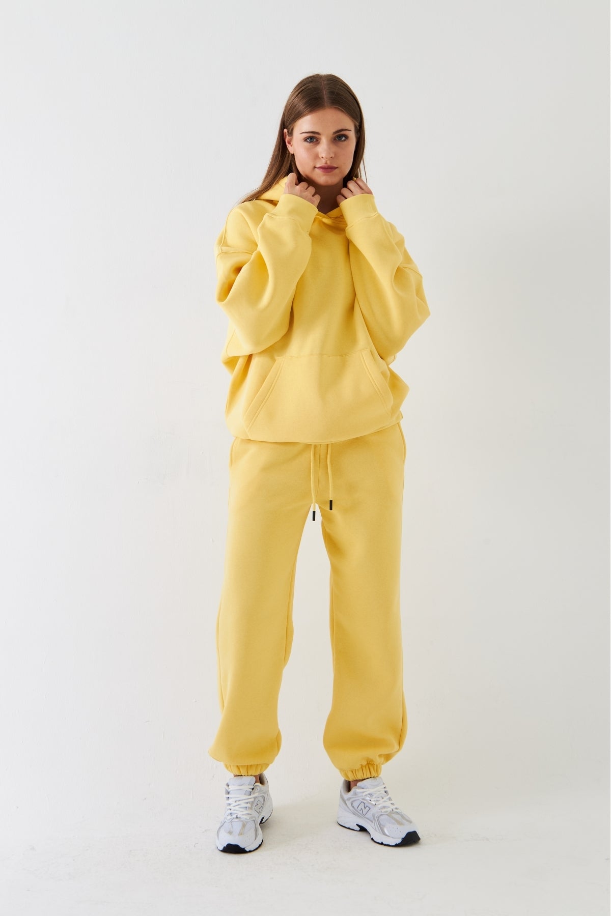 Oversize Unisex Eşofman Takımı Sarı – Basic, 3 İplik Şardonlu Polar; Kapüşonlu Üst, Lastikli Alt