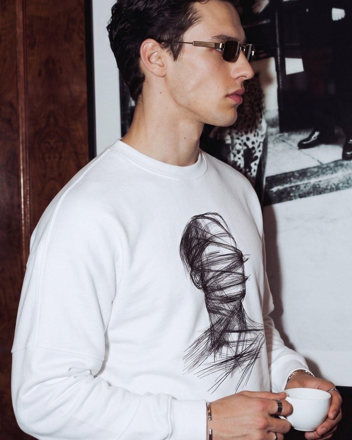Erkek Oversize Sweatshirt Blind Trace Baskılı Beyaz – Bisiklet Yaka, 3 İplik Şardonlu Polar