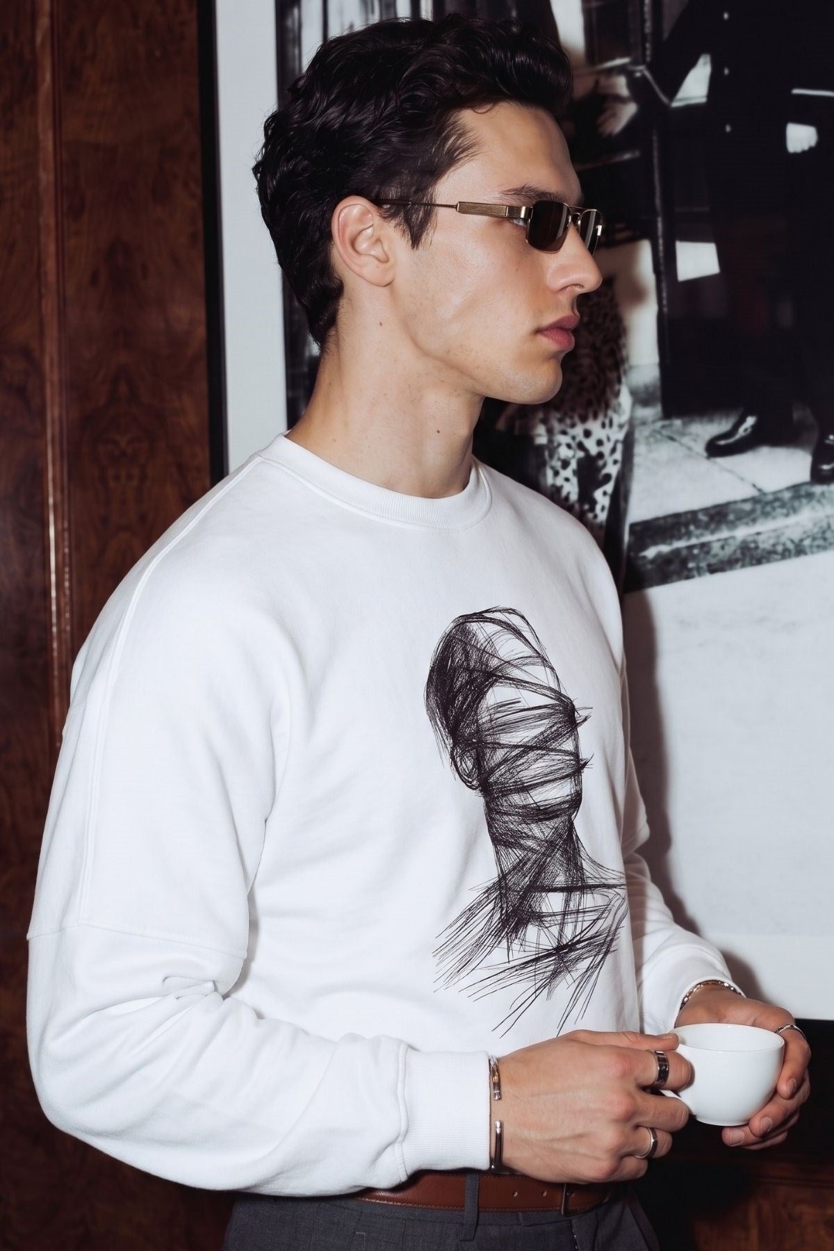 Erkek Oversize Sweatshirt Blind Trace Baskılı Beyaz – Bisiklet Yaka, 3 İplik Şardonlu Polar