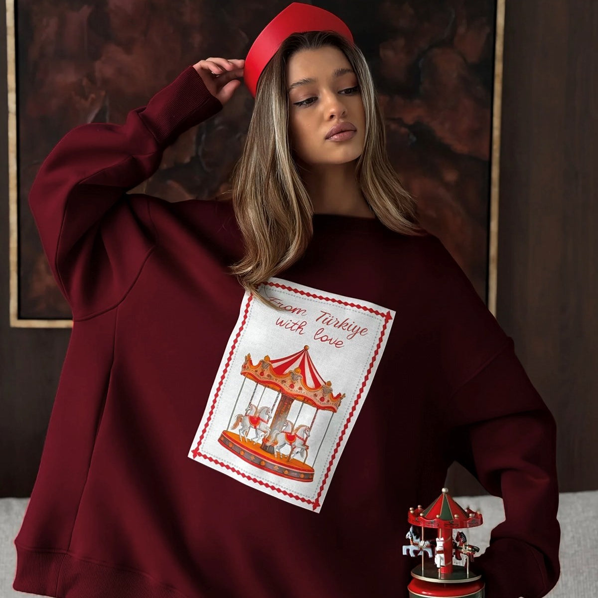Kadın Oversize Sweatshirt Elbise Carousel Love Baskılı Bordo – Bisiklet Yaka, 3 İplik Şardonlu Polar