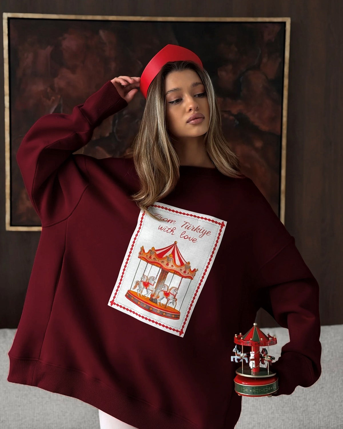 Kadın Oversize Sweatshirt Elbise Carousel Love Baskılı Bordo – Bisiklet Yaka, 3 İplik Şardonlu Polar
