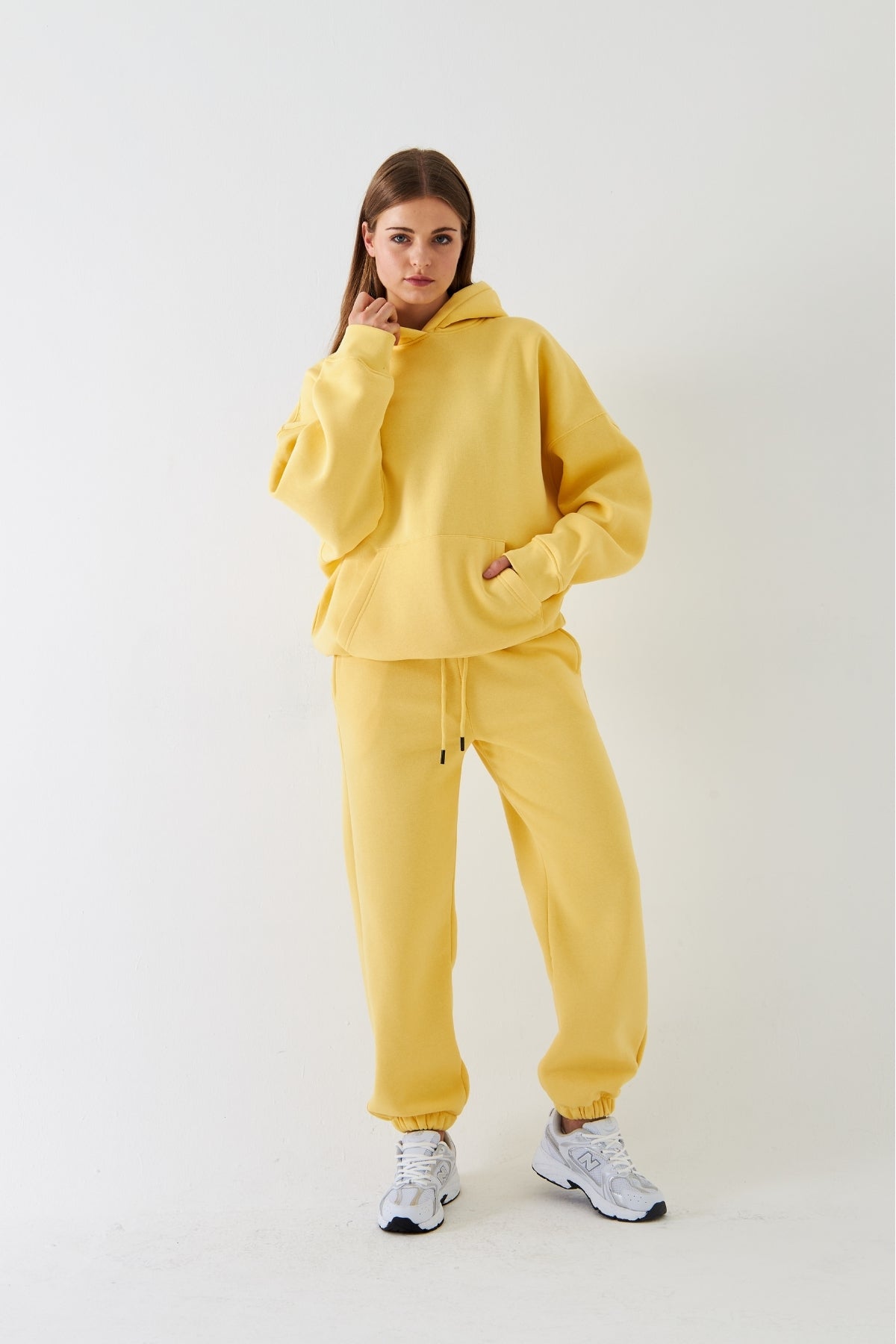 Oversize Unisex Eşofman Takımı Sarı – Basic, 3 İplik Şardonlu Polar; Kapüşonlu Üst, Lastikli Alt