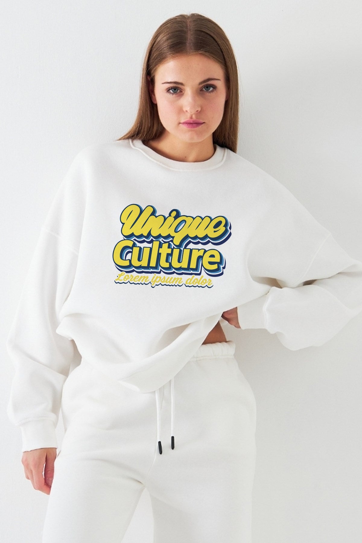 Kadın Oversize Sweatshirt Unique Culture Baskılı Beyaz – Bisiklet Yaka, 3 İplik Şardonlu Polar