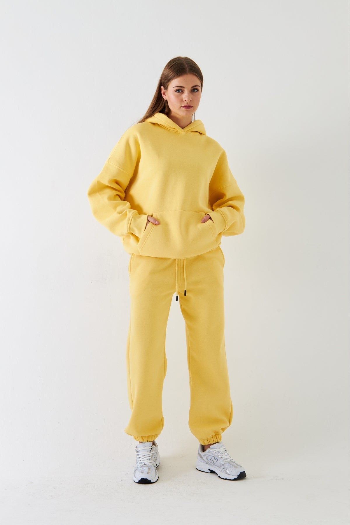 Oversize Unisex Eşofman Takımı Sarı – Basic, 3 İplik Şardonlu Polar; Kapüşonlu Üst, Lastikli Alt