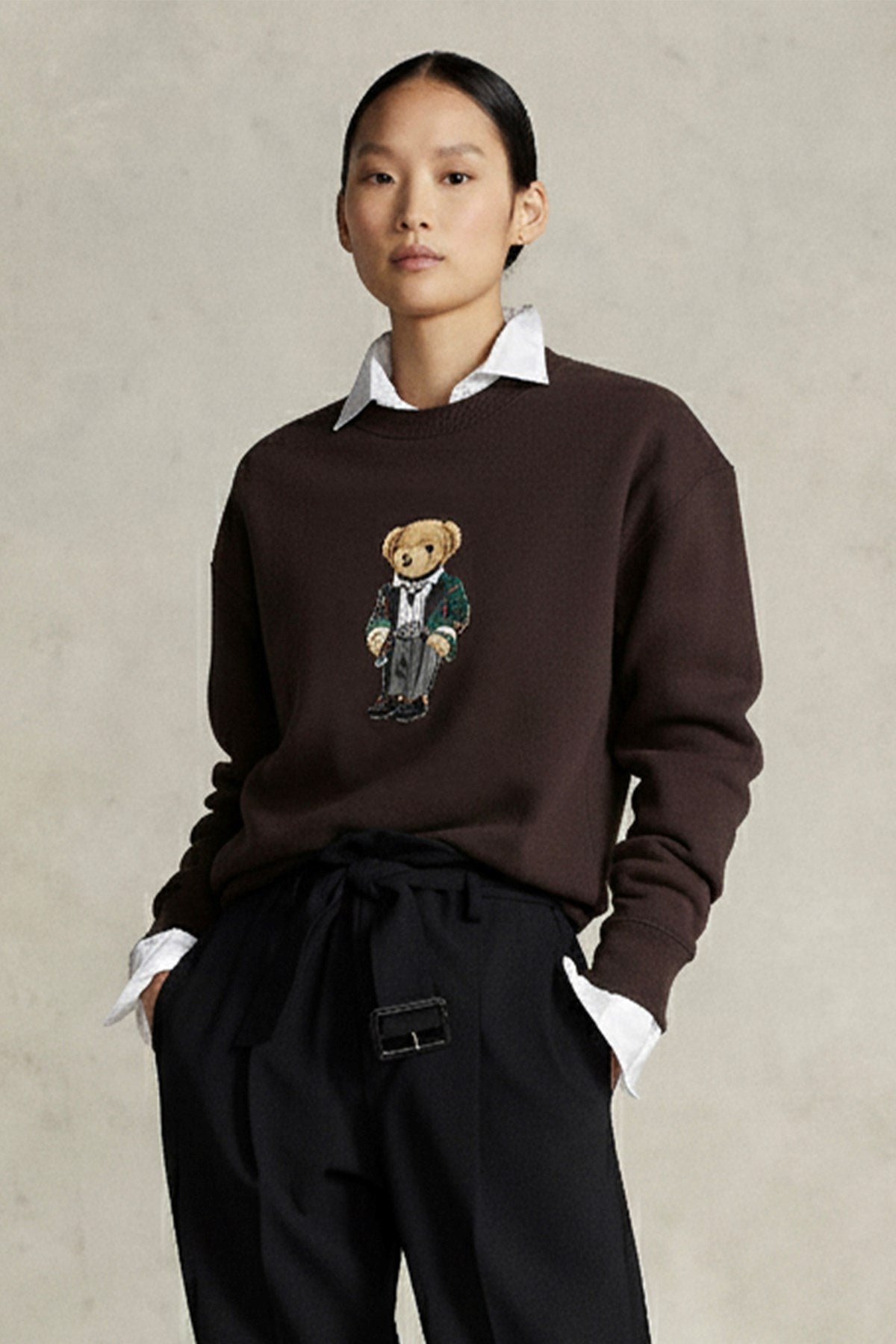 Kadın Oversize Sweatshirt Parisian Bear Baskılı Kahverengi – Bisiklet Yaka, 3 İplik Şardonlu 