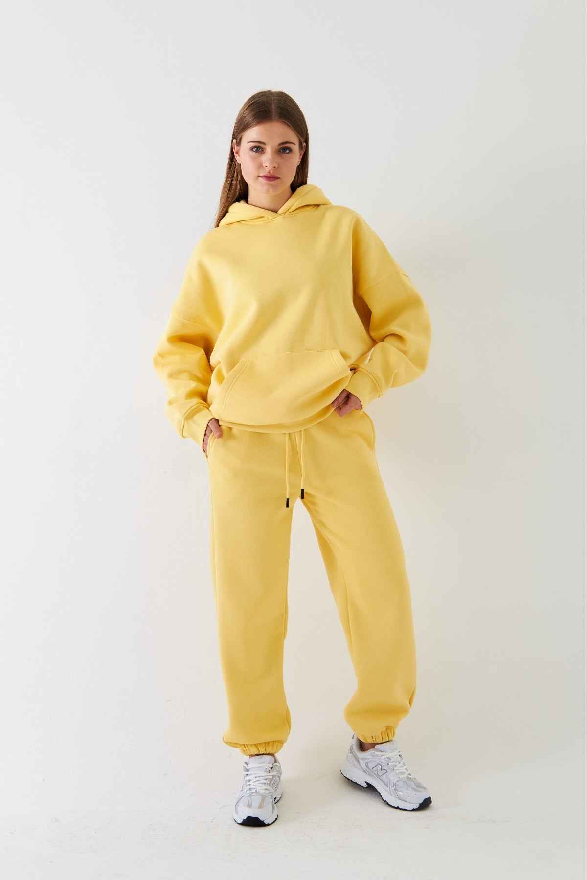 Oversize Unisex Eşofman Takımı Sarı – Basic, 3 İplik Şardonlu Polar; Kapüşonlu Üst, Lastikli Alt