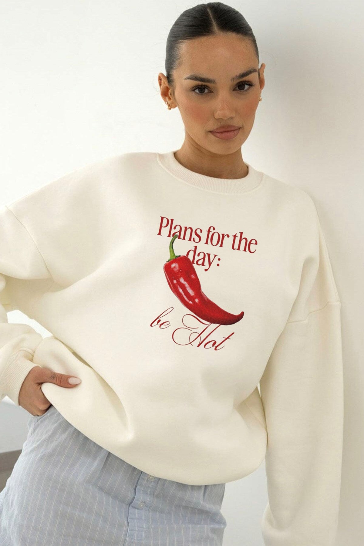 Kadın Oversize Sweatshirt Be Hot Baskılı Beyaz – Bisiklet Yaka, 3 İplik Şardonlu Polar