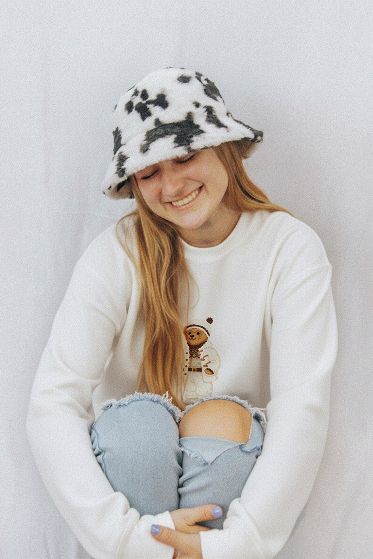 Kadın Oversize Sweatshirt Quiet Club 3D Baskılı Beyaz – Bisiklet Yaka, 3 İplik Şardonlu Polar