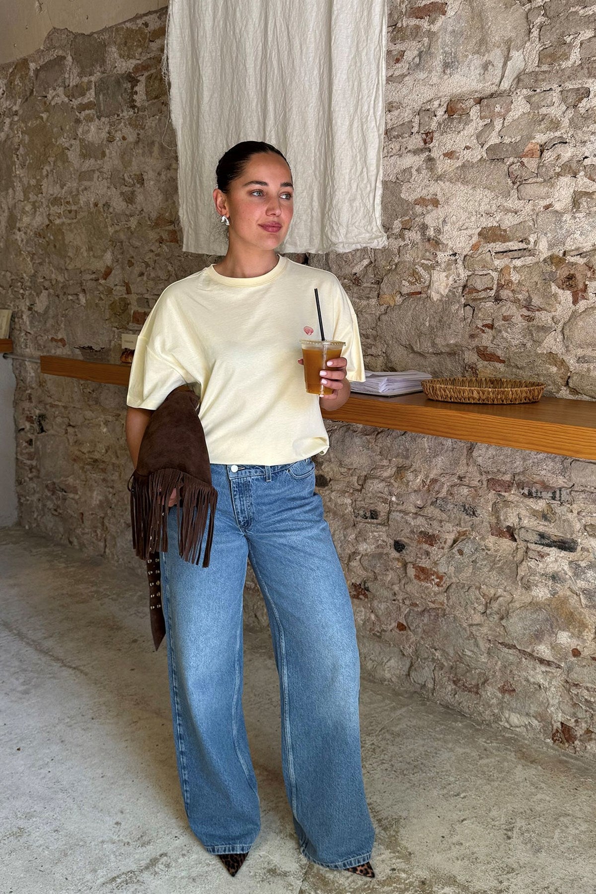 Kadın Oversize Tişört Mermaid’s Menu Baskılı Sarı – Bisiklet Yaka, %100 Pamuk Compact Süprem 24/1