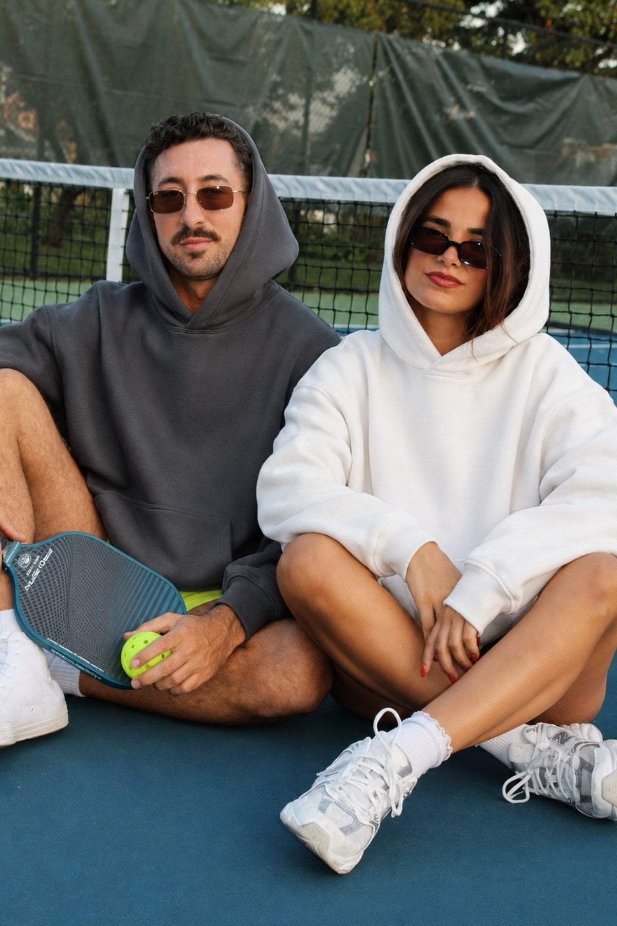 Unisex 2’li Oversize Basic Hoodie Beyaz & Füme – Kapüşonlu, Cepli, 3 İplik Şardonlu Polar