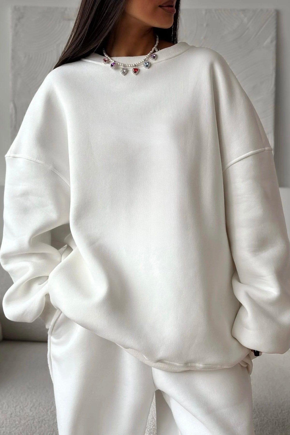 Kadın Oversize Sweat Elbise Eşofman Takımı Basic Beyaz – Bisiklet Yaka, Lastikli Paça, 3 İplik Polar