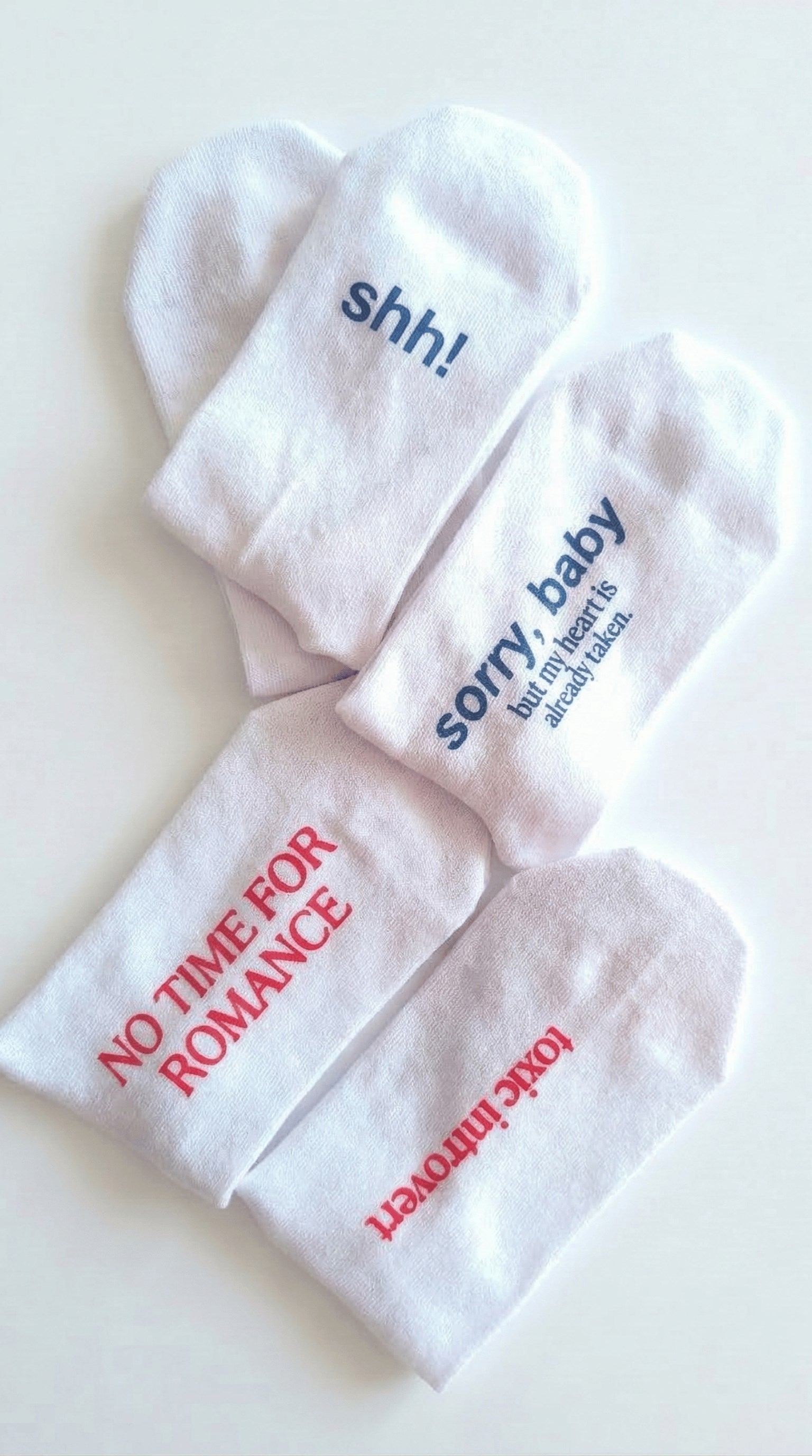 Unisex Beyaz Uzun Çorap Quiet Club - Nefes Alan Pamuklu-Koku Oluşumunu Azaltmaya Yardımcı 4’lü Paket