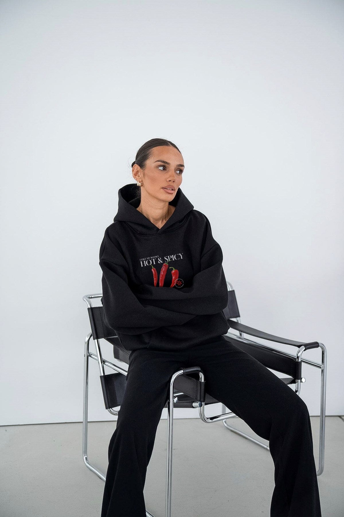 Kadın Oversize Sweatshirt Hoodie Hot & Spicy Baskılı Siyah – Kapüşonlu, 3 İplik Şardonlu Polar