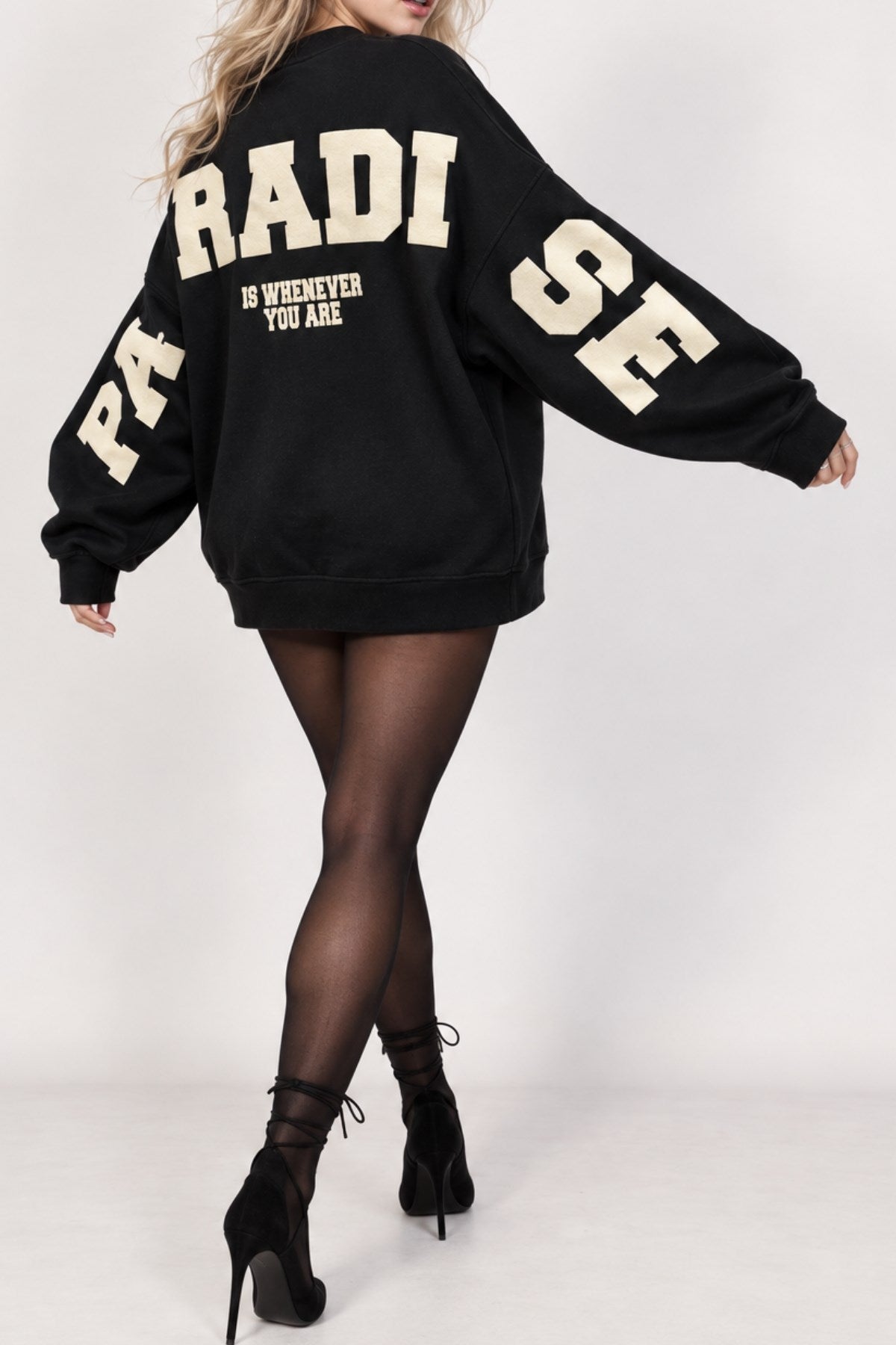 Kadın Oversize Sweatshirt Paradise Varsity Kabartma Baskılı Siyah – Bisiklet Yaka, 3 İplik Şardonlu Polar