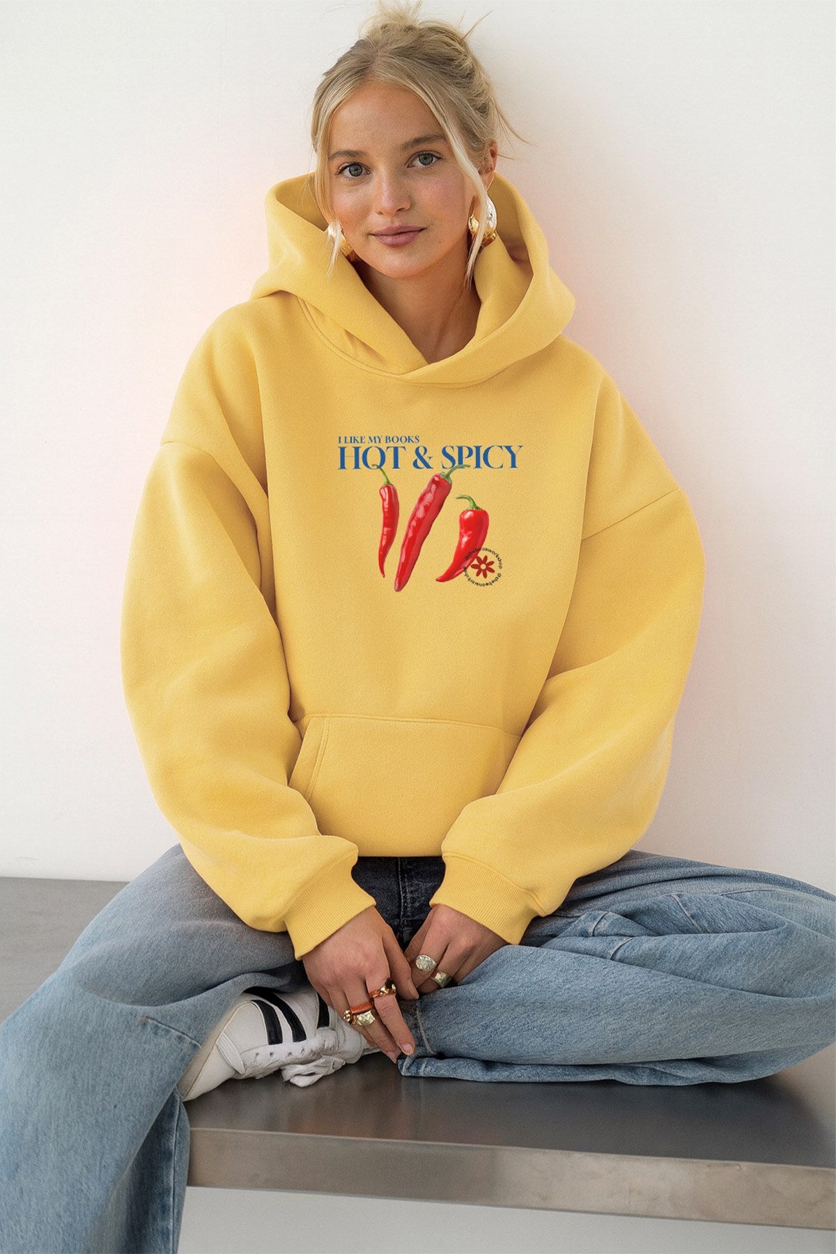 Kadın Oversize Sweatshirt Hoodie Hot & Spicy Baskılı Sarı – Kapüşonlu, 3 İplik Şardonlu Polar