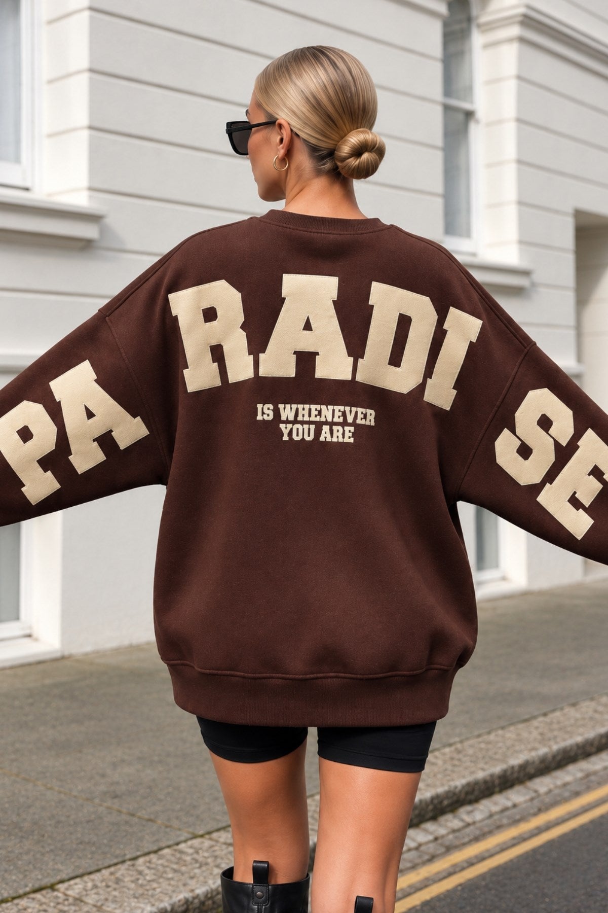 Kadın Oversize Sweatshirt Paradise Varsity Kabartma Baskılı Kahverengi – Bisiklet Yaka, 3 İplik Şardonlu Polar