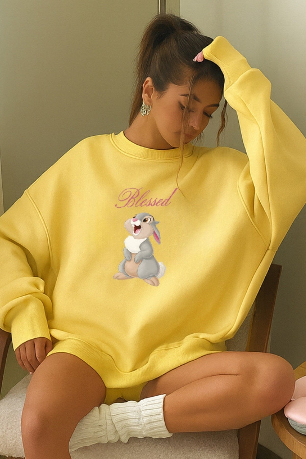 Kadın Oversize Sweatshirt Elbise Blessed Bunny Baskılı Sarı – Bisiklet Yaka, 3 İplik Şardonlu Polar