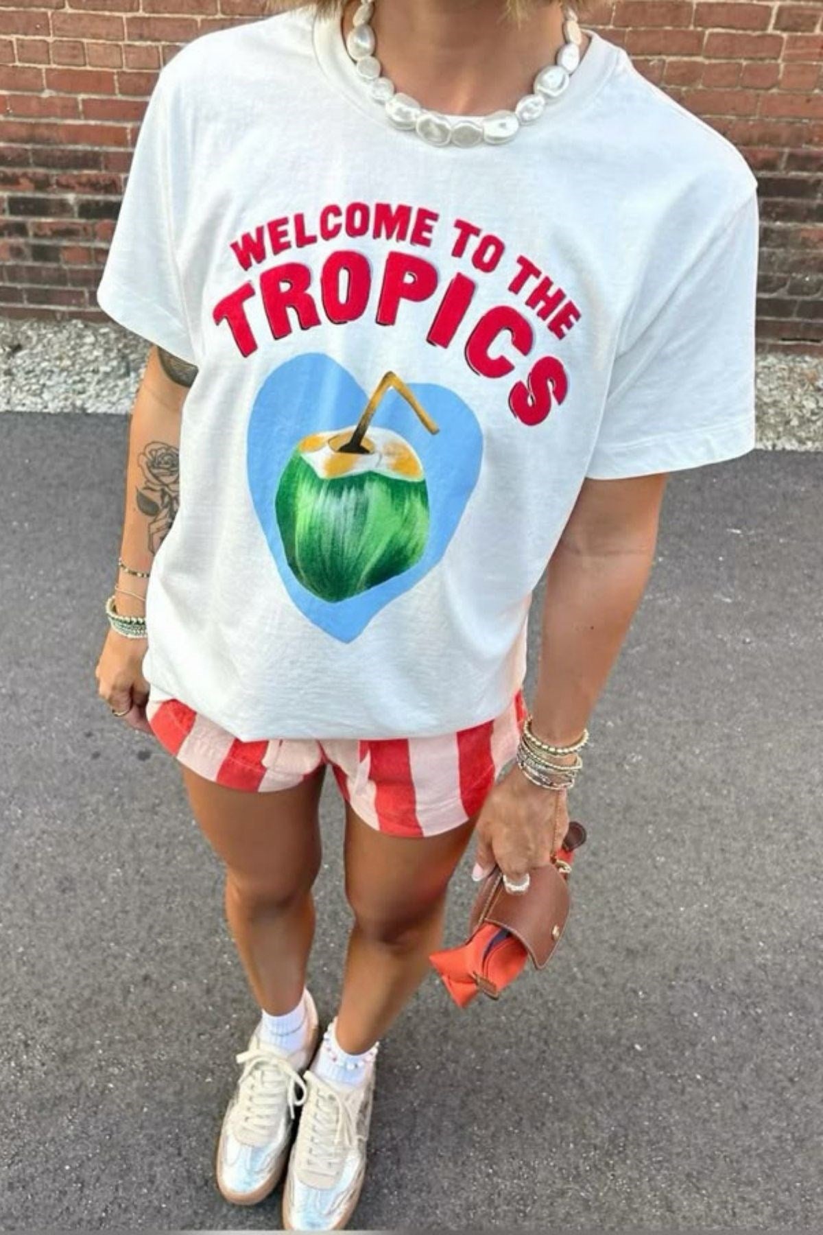 Kadın Beyaz Tişört – Tropikal Hindistan Cevizi Baskılı Welcome to The Tropics Yazlık Oversize