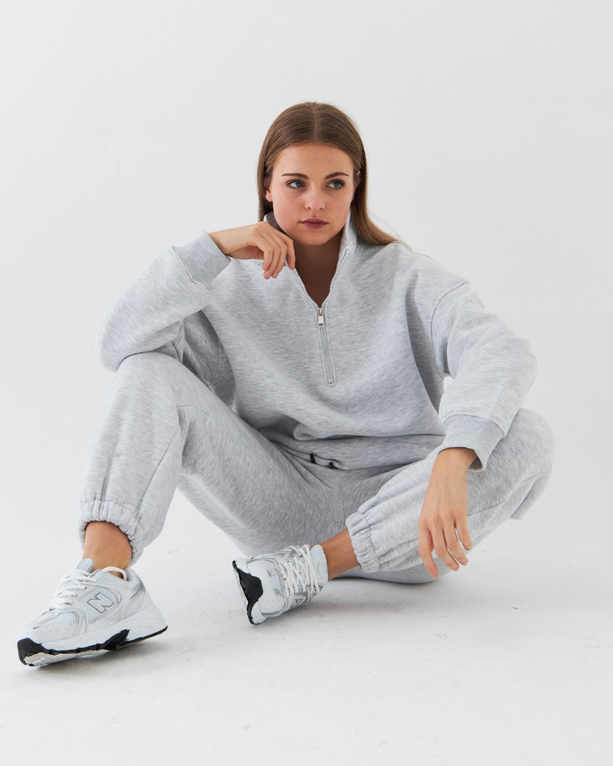 Unisex Oversize Eşofman Takımı Basic Gri – Fermuarlı Dik Yaka, Lastikli Paça, 3 İplik Şardonlu Polar