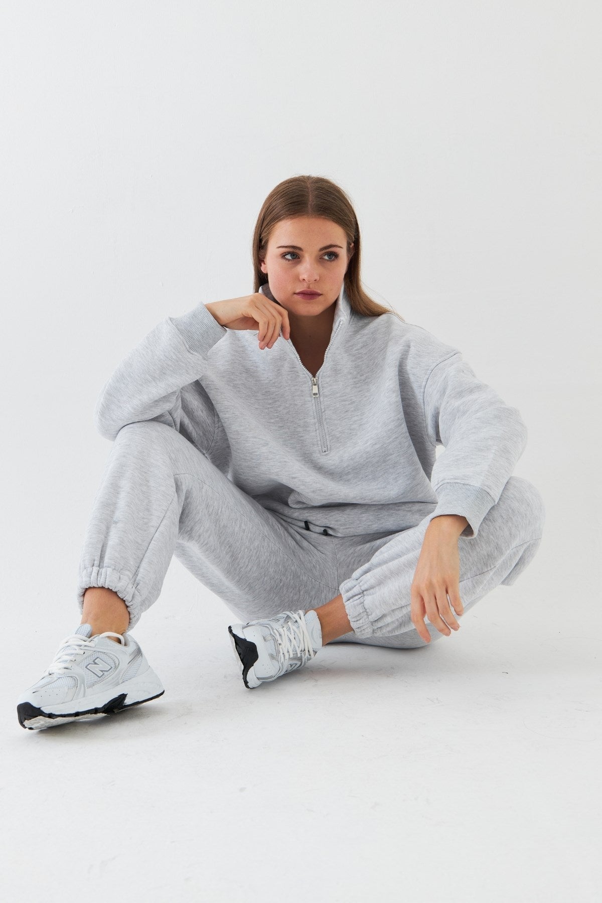 Unisex Oversize Eşofman Takımı Basic Gri – Fermuarlı Dik Yaka, Lastikli Paça, 3 İplik Şardonlu Polar