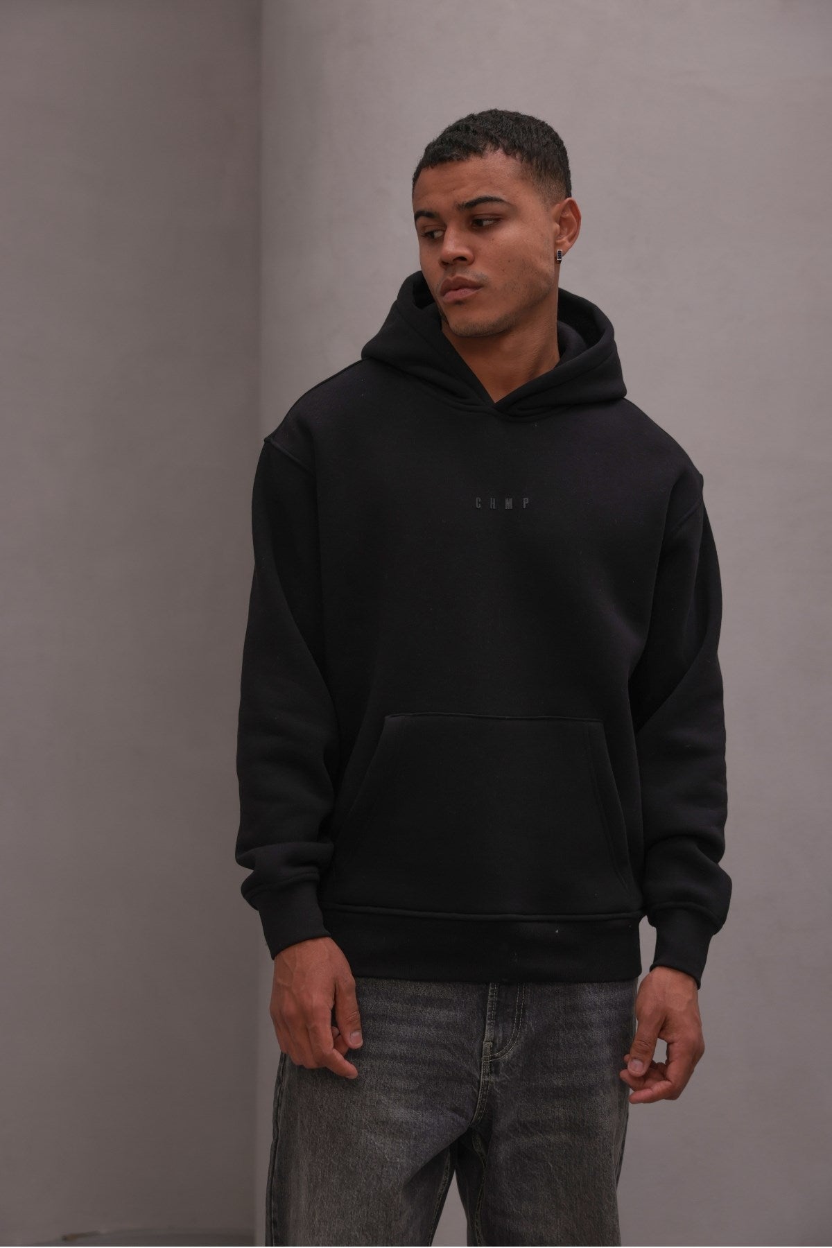Erkek Oversize Sweatshirt Hoodie CHMP Yazlı Baskılı Siyah – Kapüşonlu, 3 İplik Polar, Kanguru Cepli