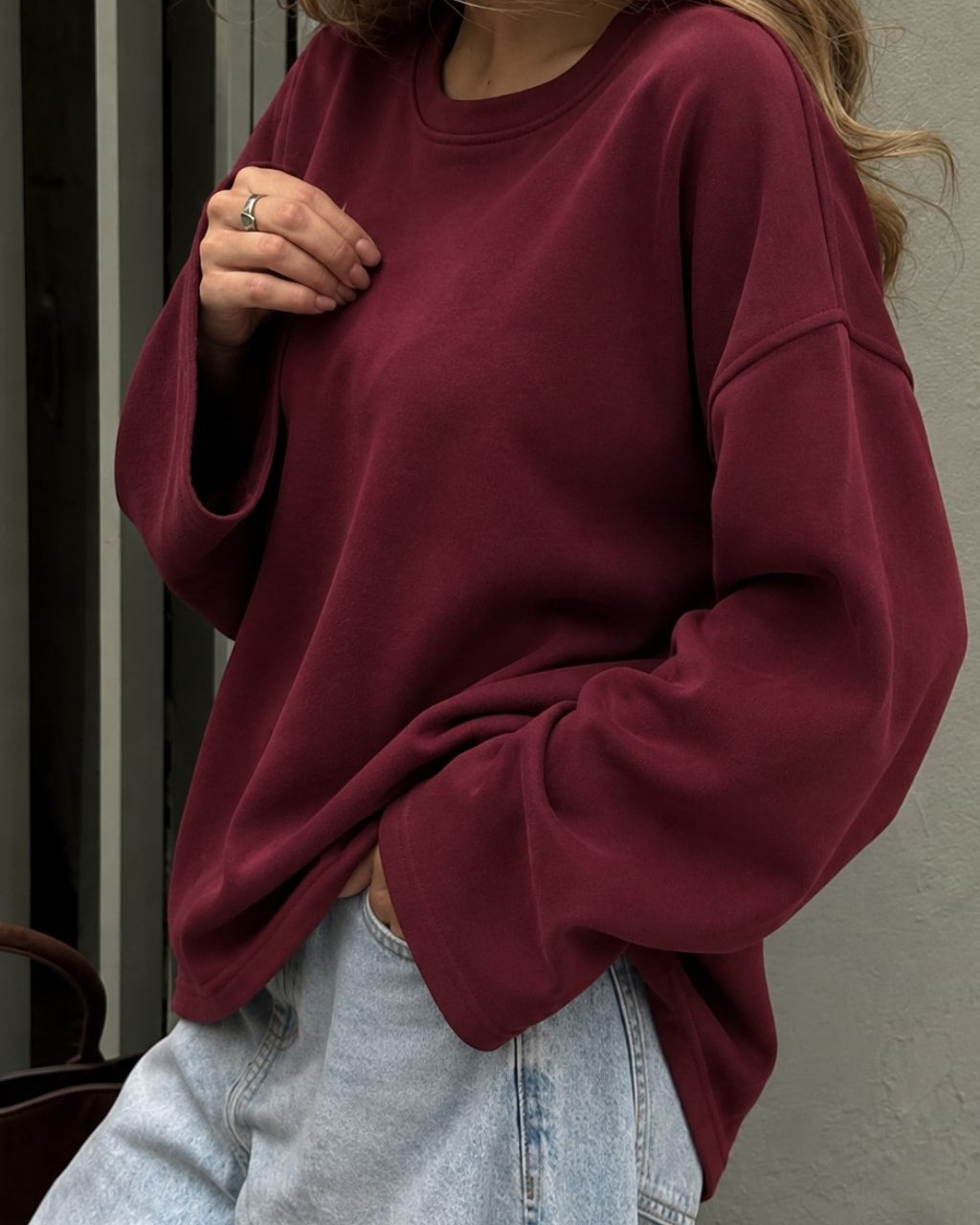 Kadın Relaxed Fit Sweatshirt Cry First Baskılı Bordo – Bisiklet Yaka, 3 İplik Şardonsuz, Düşük Omuz