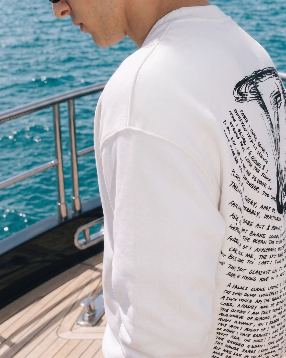 Erkek Oversize Sweatshirt Abyss Baskılı Beyaz – Bisiklet Yaka, 3 İplik Şardonlu Polar