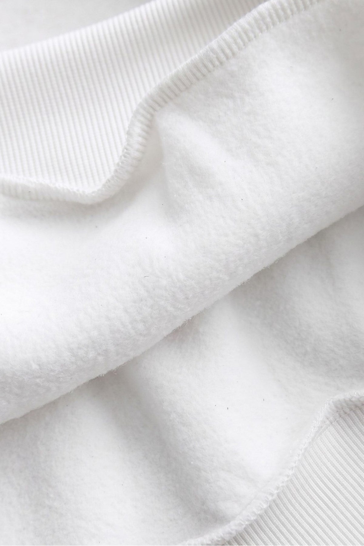 Kadın Oversize Sweatshirt Wellness Baskılı Beyaz – Bisiklet Yaka, 3 İplik Şardonlu Polar, Düşük Omuz