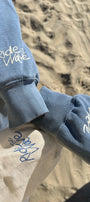 Oversize Unisex Bisiklet Yaka Sweat Mavi – 3 İplik Polar Kumaş, Rahat Kalıp, Wildest Dreams Baskılı