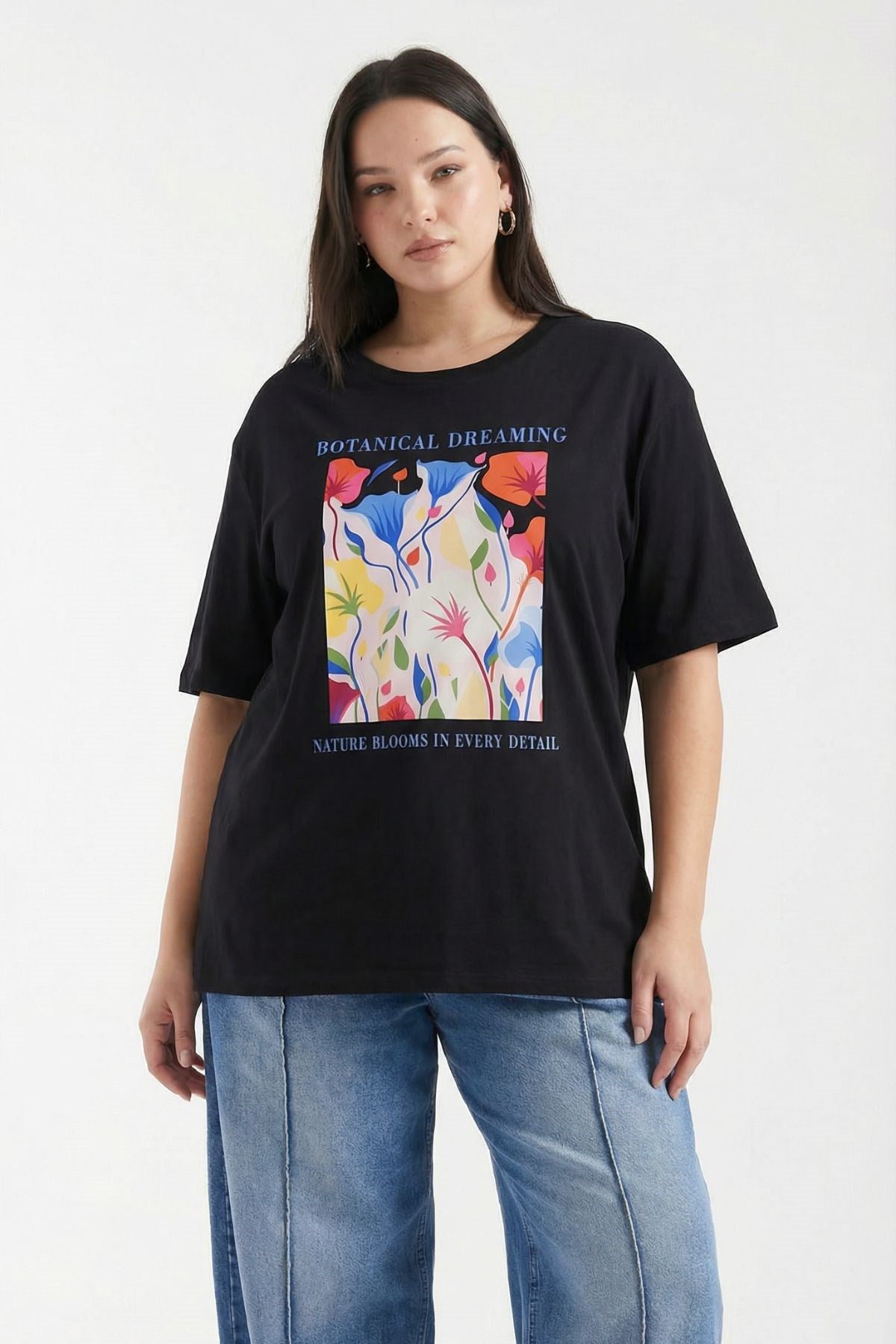 Kadın Double Oversize Tişört Botanical Dream Baskılı Siyah – Bisiklet Yaka, Rahat Kalıp, %100 Pamuk