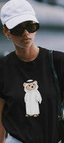 Kadın Oversize Tişört Qatari Bear White Baskılı Siyah – Bisiklet Yaka, Rahat Kalıp, %100 Pamuk