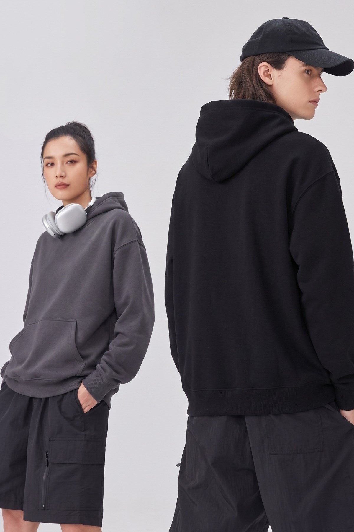 Unisex 2’li Oversize Basic Hoodie Siyah & Füme – Kapüşonlu, Cepli, 3 İplik Şardonlu Polar