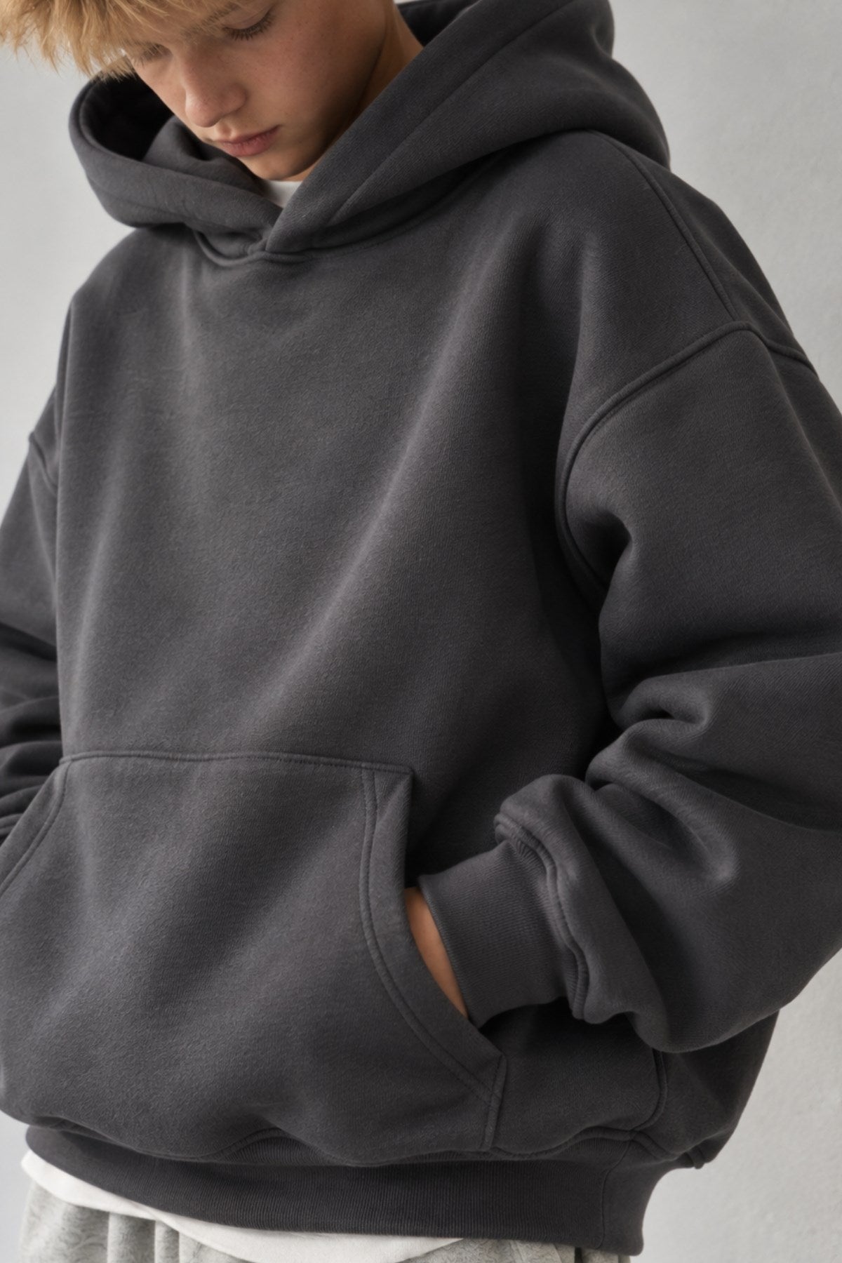 Erkek Çocuk Oversize Basic Hoodie Sweatshirt Füme – Kapüşonlu, Kanguru Cepli, 3 İplik Polar