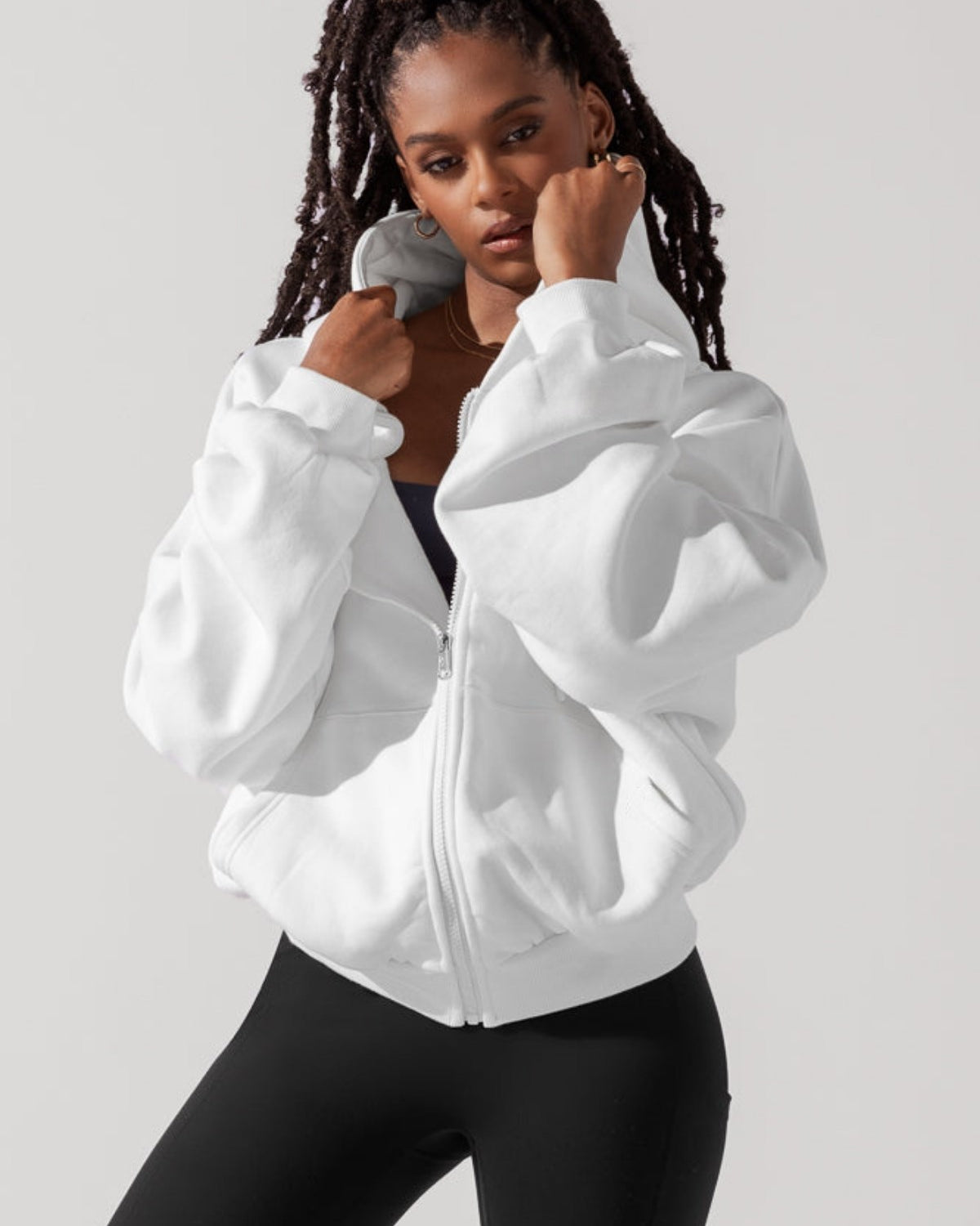 Kadın Beyaz Kapüşonlu Sweatshirt – Fermuarlı 3 İplik Şardonlu Oversize Spor Stil