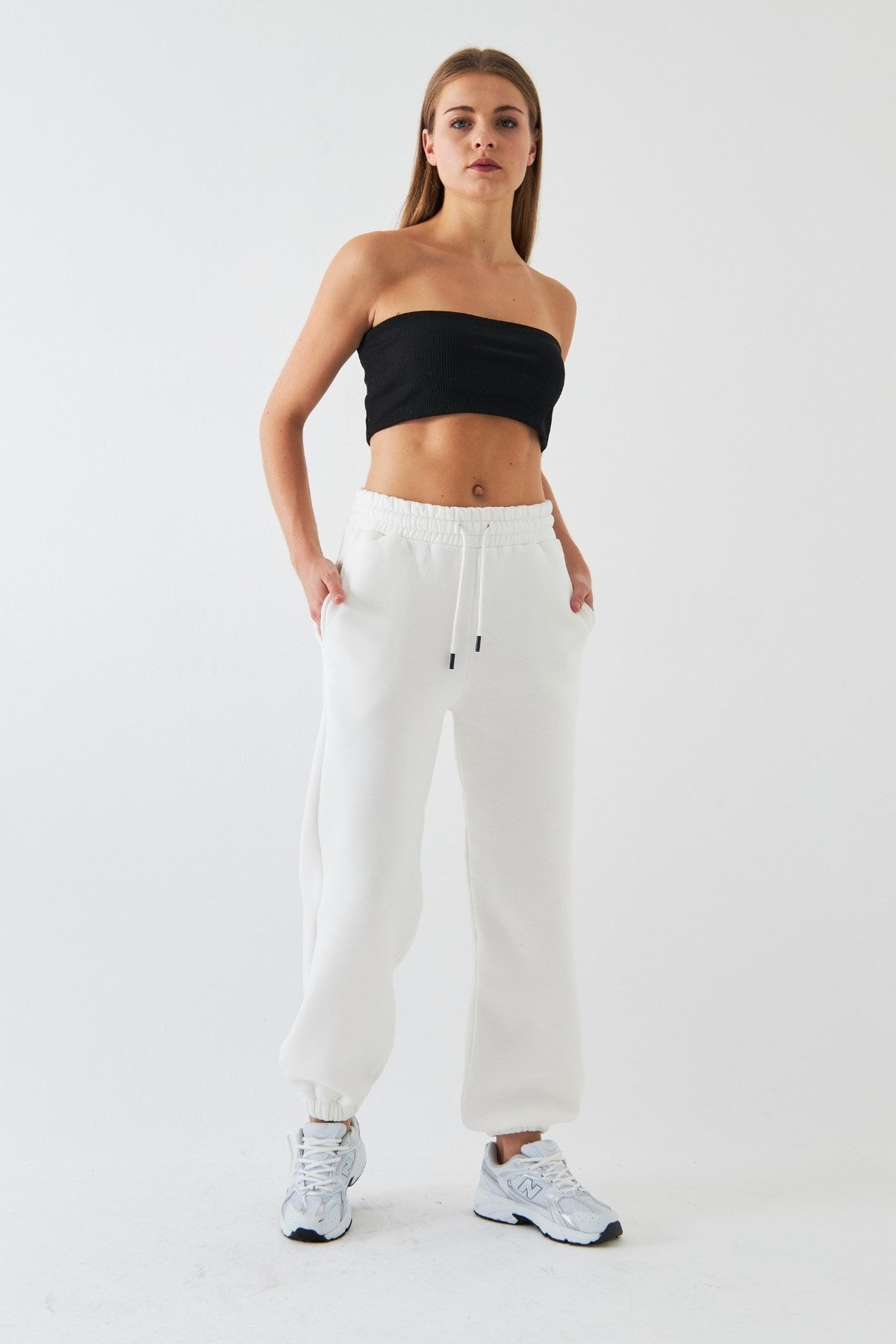 Oversize Unisex Eşofman Altı Beyaz – 3 İplik Şardonlu, Paça-Bel Lastikli, Cepli, Modern Rahat Kesim