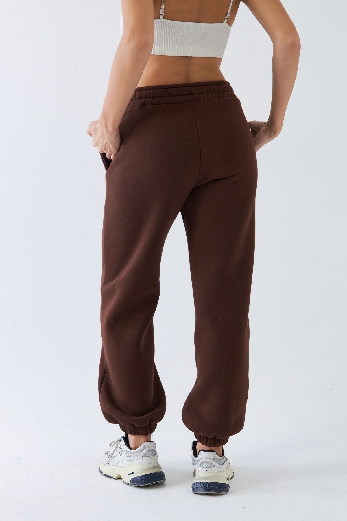 Oversize Unisex Eşofman Altı Kahverengi – 3 İplik Şardonlu, Paça-Bel Lastikli, Cepli, Rahat Kesim