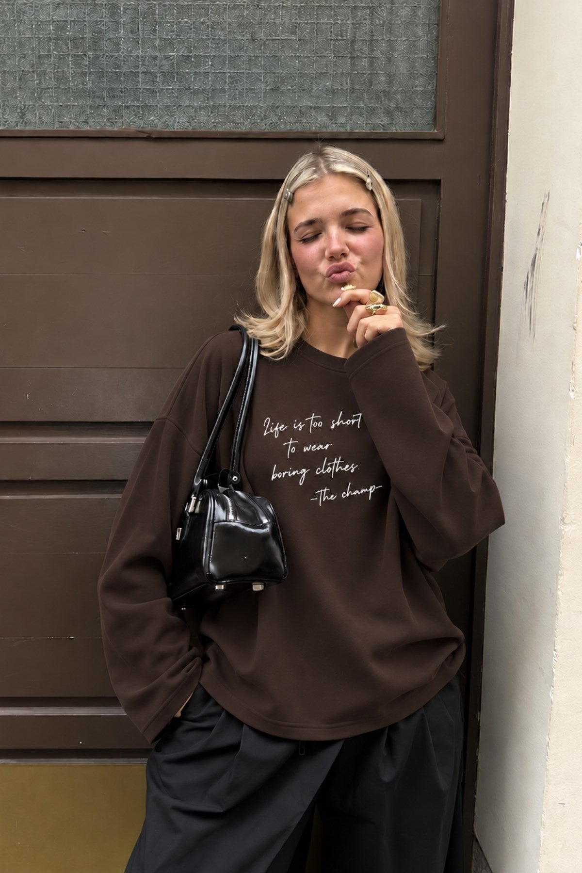 Kadın Relaxed Fit Sweatshirt Life Is Too Short Baskılı Kahverengi – Bisiklet Yaka, 3 İplik Şardonsuz