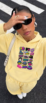 Kadın Oversize Hoodie Sweatshirt 90s Pop Patch Baskılı Sarı – Kapüşonlu, Kanguru Cepli, 3 İplik