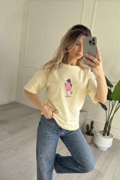 Kadın Oversize Tişört Pink Kitty Club Baskılı Sarı – Bisiklet Yaka, Rahat Kalıp, %100 Pamuk