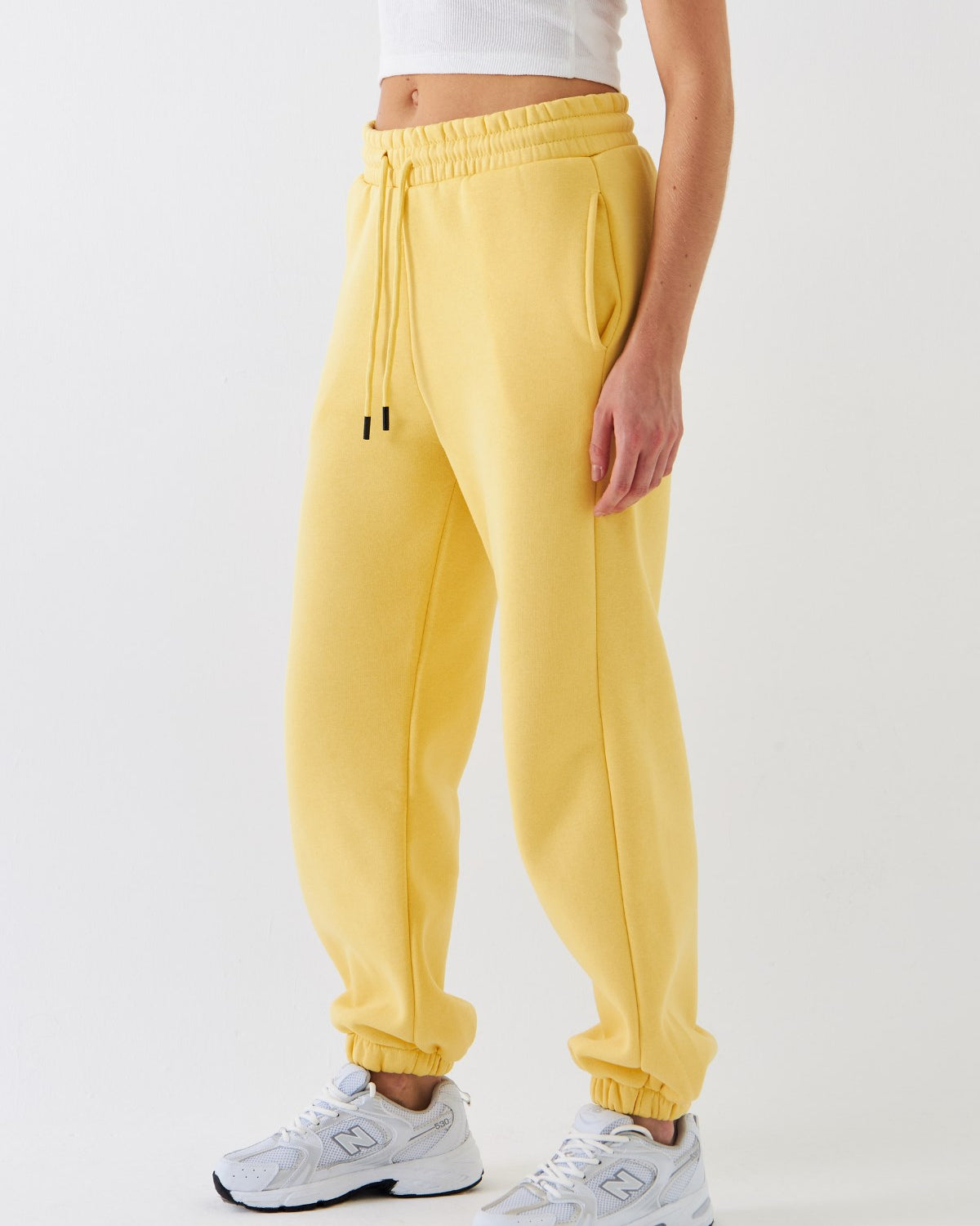 Oversize Unisex Eşofman Altı Sarı – 3 İplik Şardonlu, Paça-Bel Lastikli, Cepli, Modern Rahat Kesim