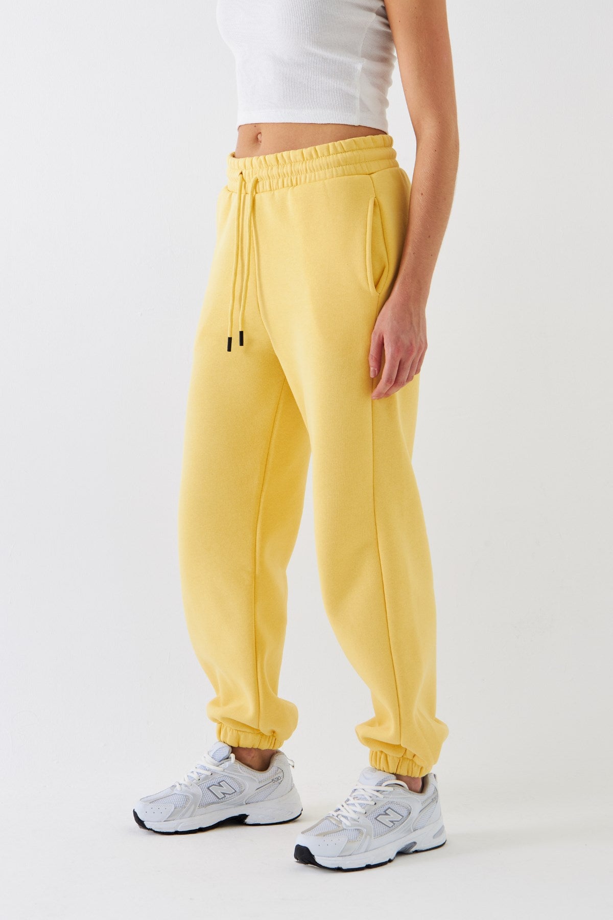 Oversize Unisex Eşofman Altı Sarı – 3 İplik Şardonlu, Paça-Bel Lastikli, Cepli, Modern Rahat Kesim