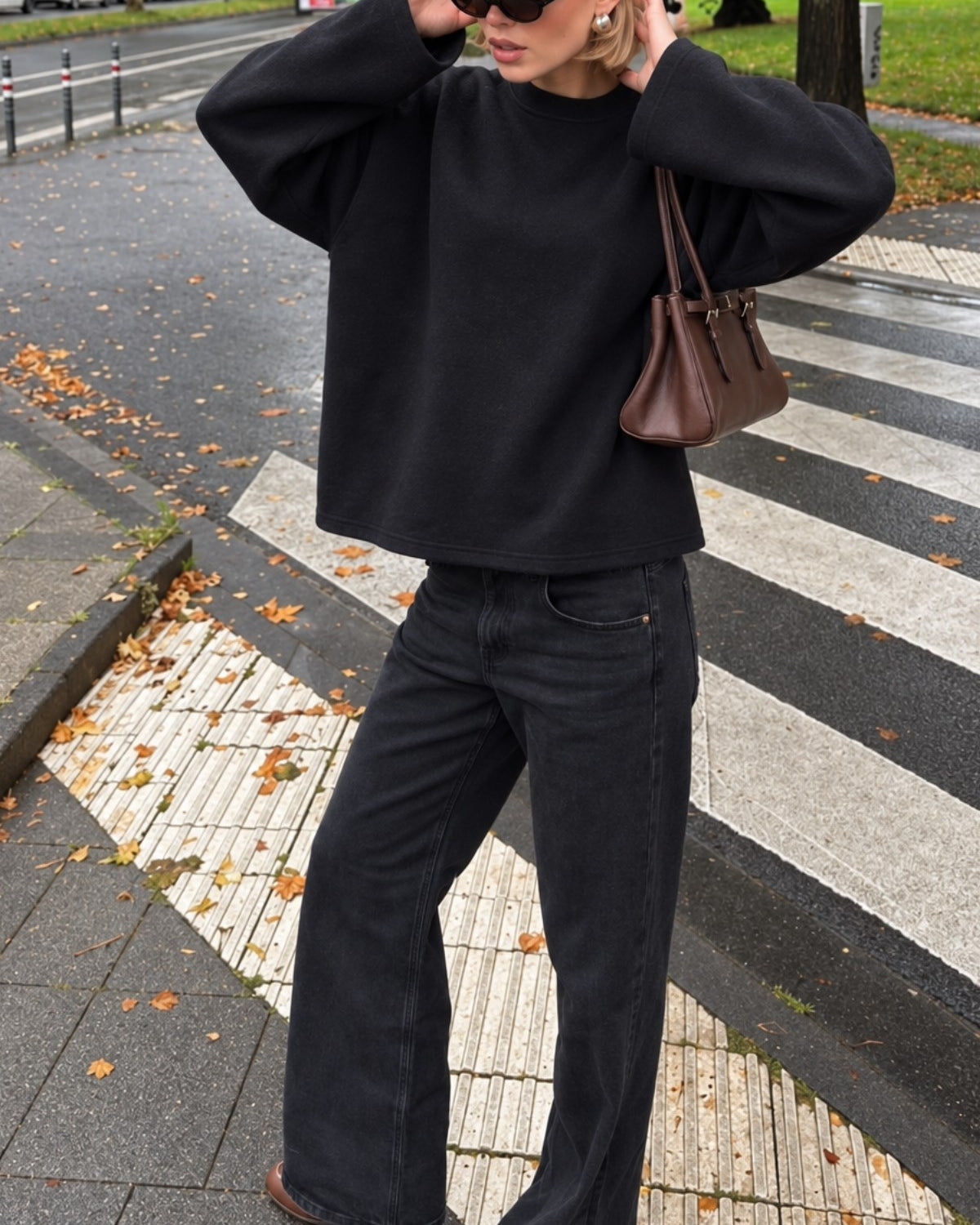 Kadın Relaxed Fit Sweatshirt Basic Siyah – Bisiklet Yaka, 3 İplik Şardonsuz, Düşük Omuz, Geniş Kol