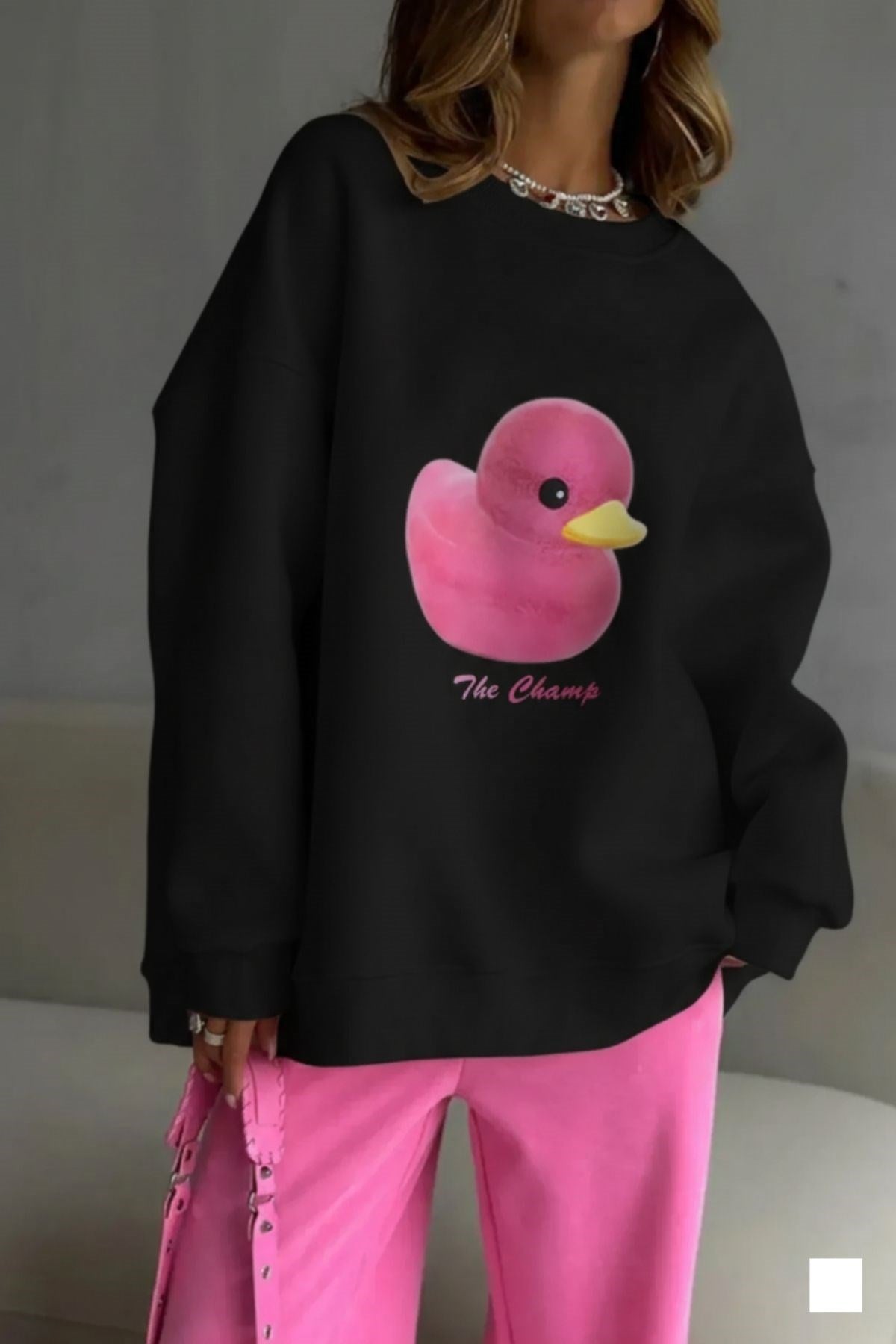  Kadın Siyah Bisiklet Yaka Sweatshirt Elbise– Pembe Ördek Baskılı 3 İplik Şardonlu Oversize