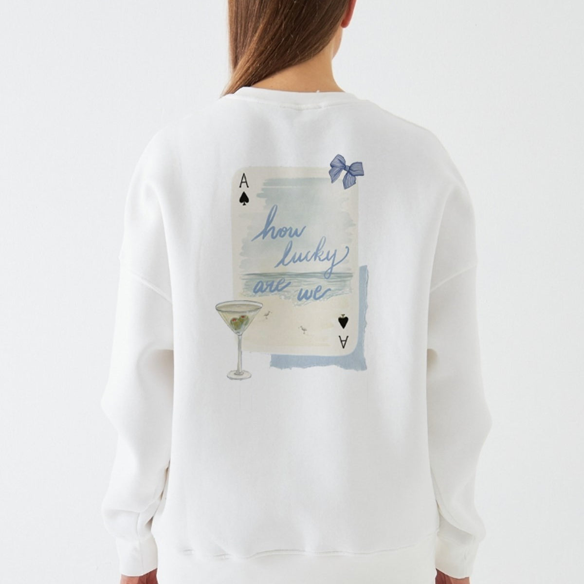 Kadın Oversize Sweatshirt How Lucky Are We Baskılı Beyaz – Bisiklet Yaka, 3 İplik Şardonlu Polar