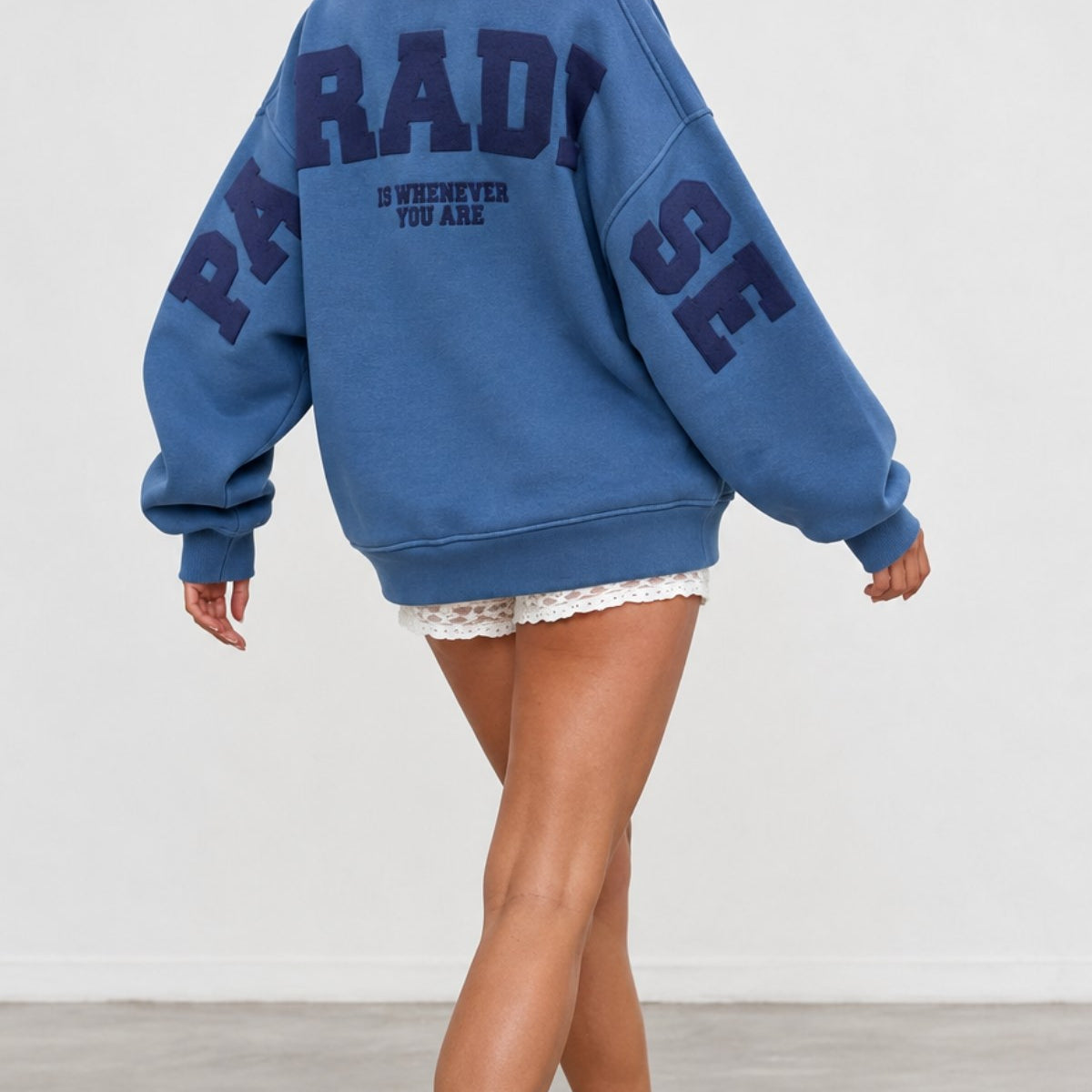Kadın Oversize Sweatshirt Paradise Varsity Kabartma Baskılı Marine – Bisiklet Yaka, 3 İplik Şardonlu Polar