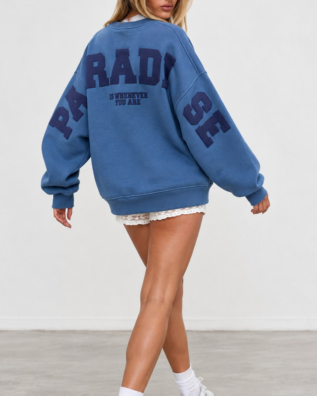 Kadın Oversize Sweatshirt Paradise Varsity Kabartma Baskılı Marine – Bisiklet Yaka, 3 İplik Şardonlu Polar