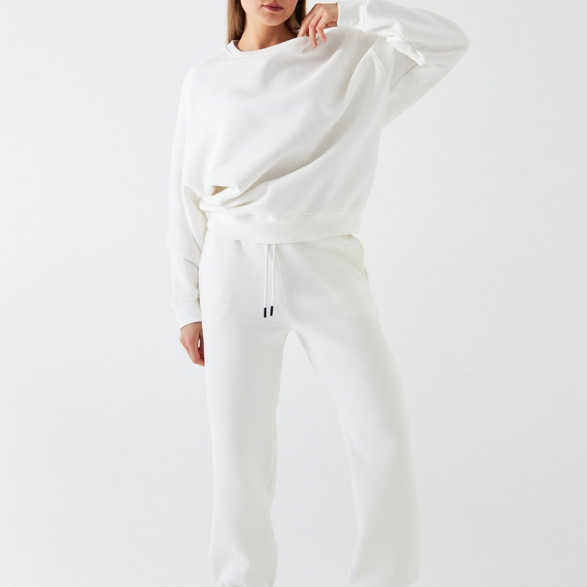 Unisex Oversize Eşofman Takımı Basic Beyaz – Bisiklet Yaka, Lastikli Paça, 3 İplik Şardonlu Polar