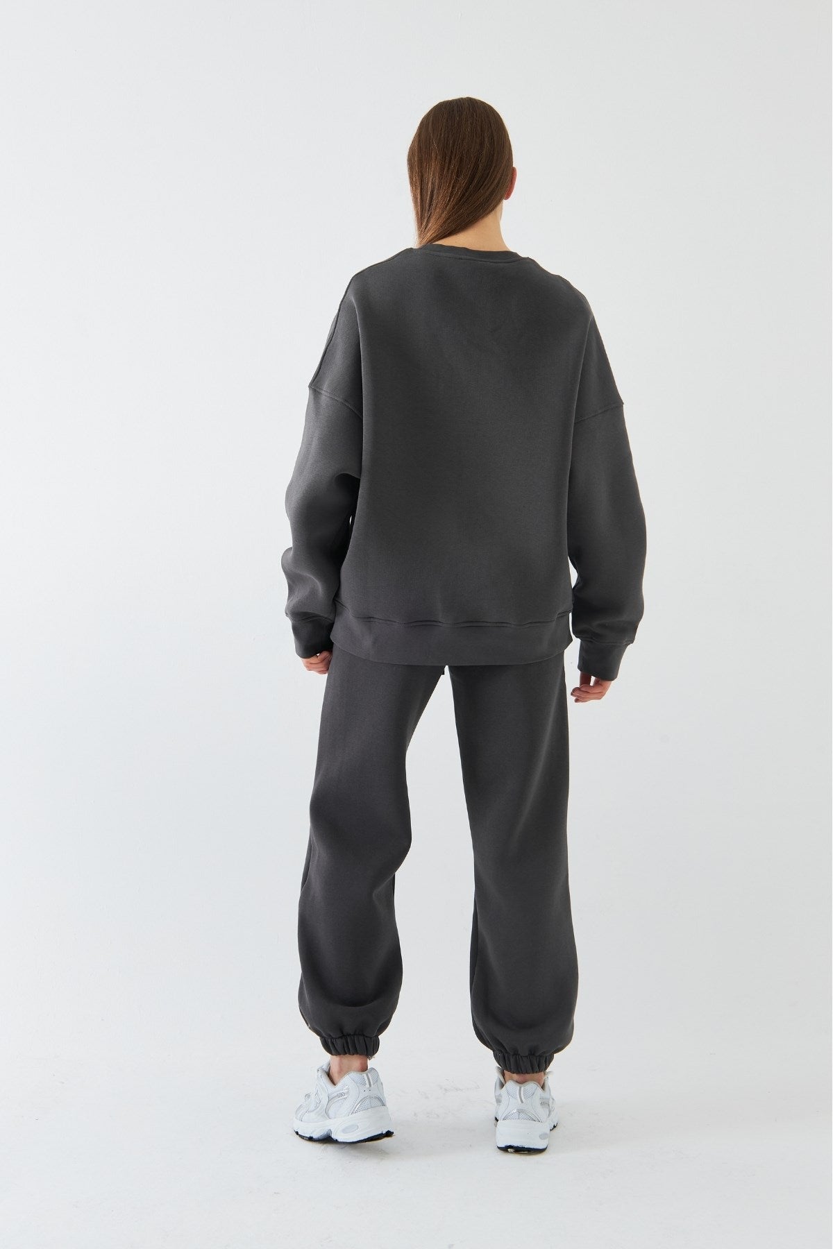 Unisex Oversize Eşofman Takımı Basic Füme – Bisiklet Yaka, Lastikli Paça, 3 İplik Şardonlu Polar
