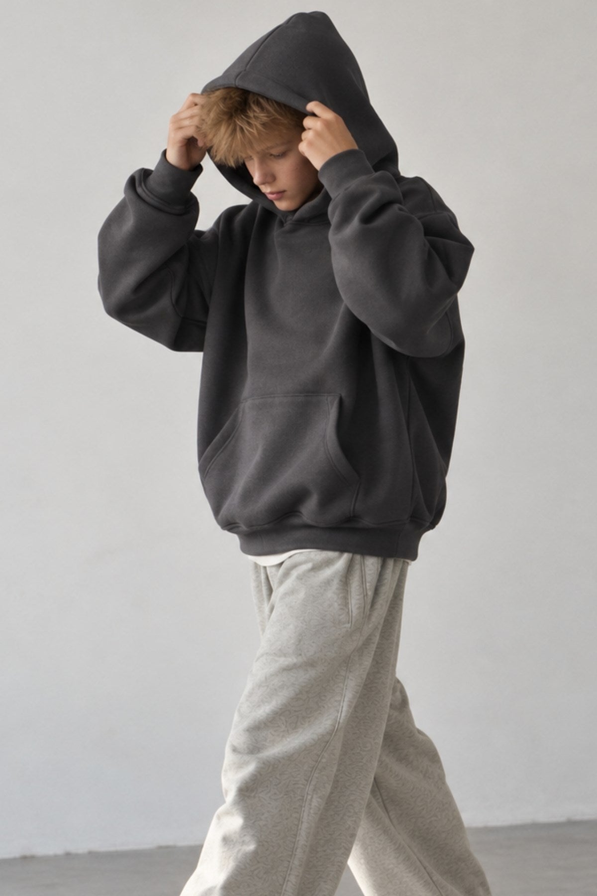 Erkek Çocuk Oversize Basic Hoodie Sweatshirt Füme – Kapüşonlu, Kanguru Cepli, 3 İplik Polar